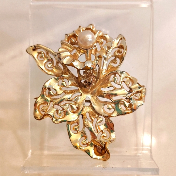 Statement brooch lapel pin gold tone with pearl accent bead pin back - Picture 1 of 4